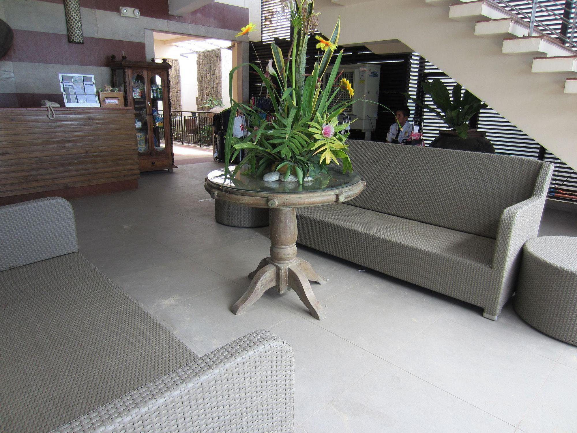 Crown Regency Courtyard Resort Balabag  Exterior photo