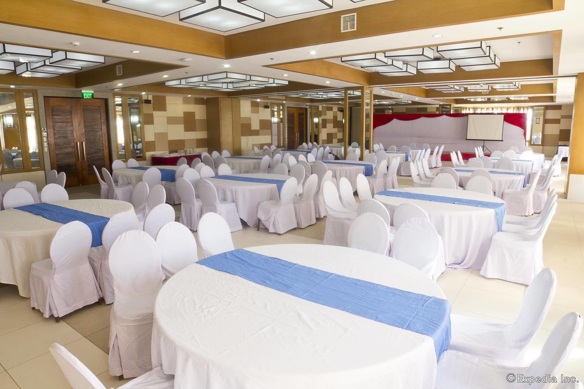 Crown Regency Courtyard Resort Balabag  Exterior photo