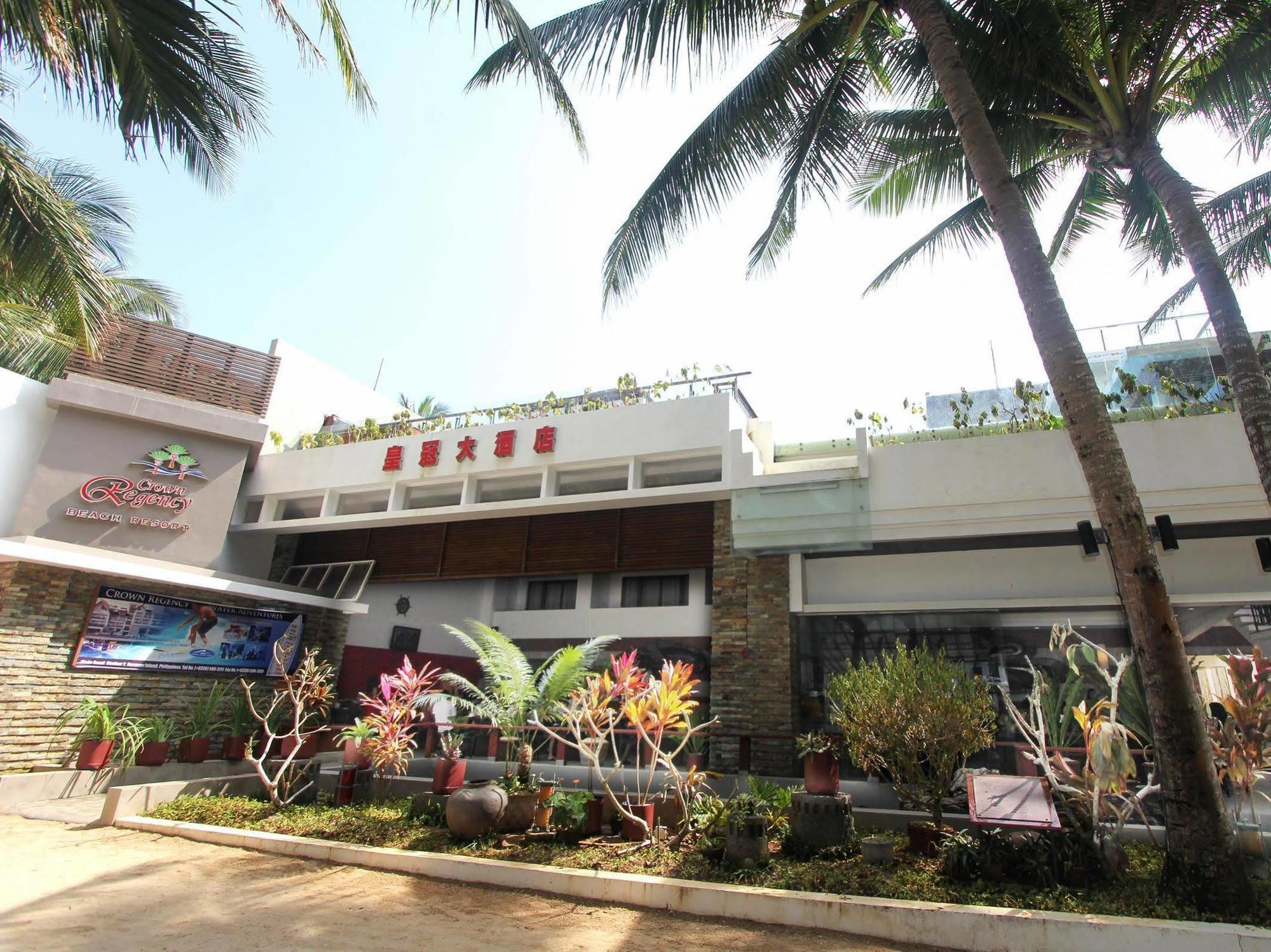 Crown Regency Courtyard Resort Balabag  Exterior photo